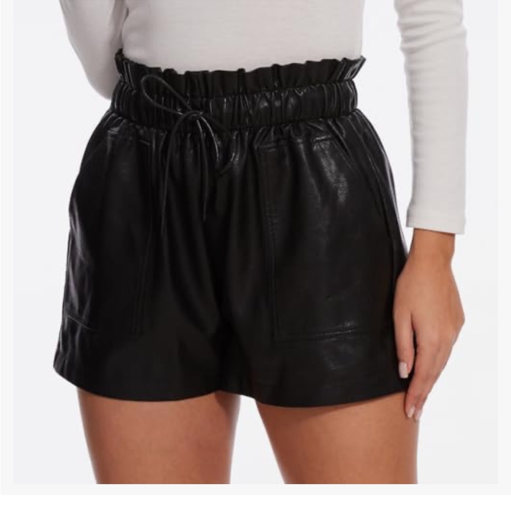 Black Faux Vegan Leather Shorts Women’s Paper bag Waist Pocket M 8-10